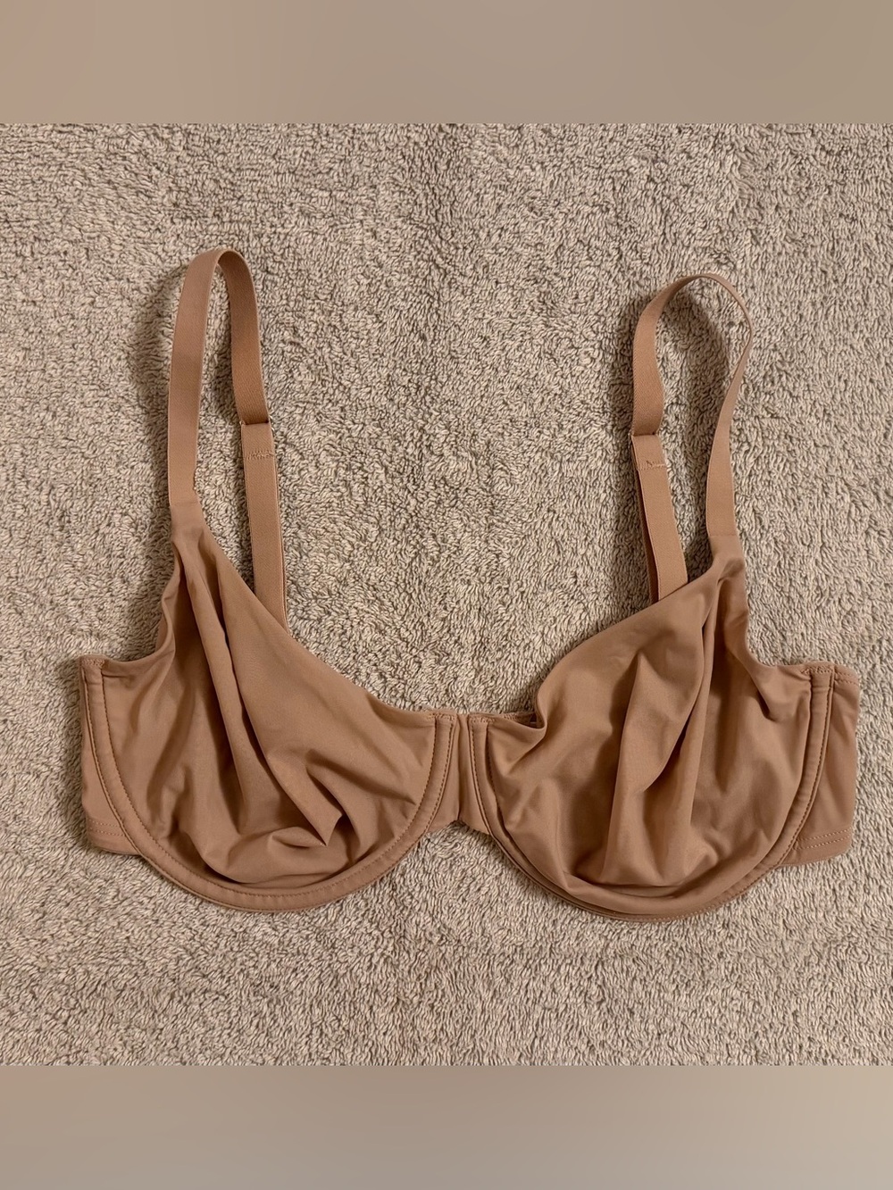 Hanro - Unlined Underwire Bra (34D) soft moulded cups